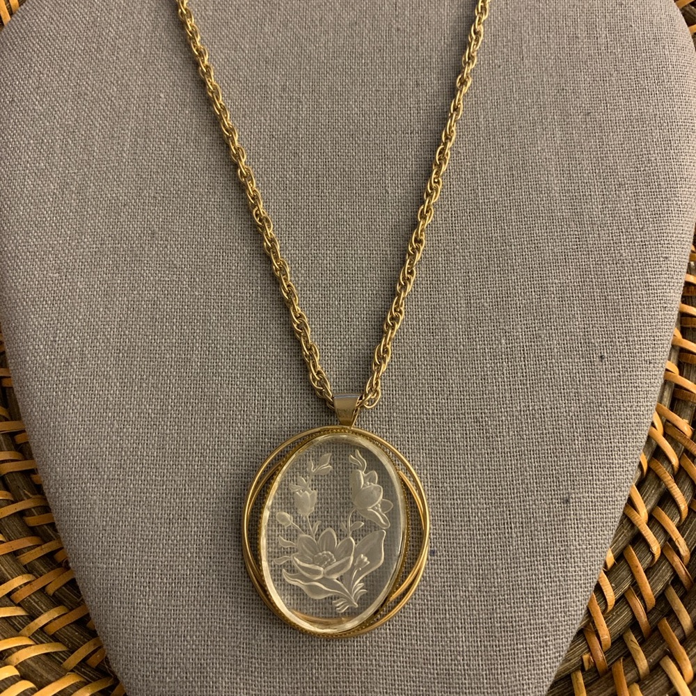 Elegant Intaglio Rose Pendent Necklace